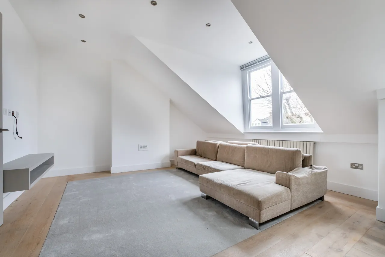 Brondesbury Road, London, NW6, photo 2