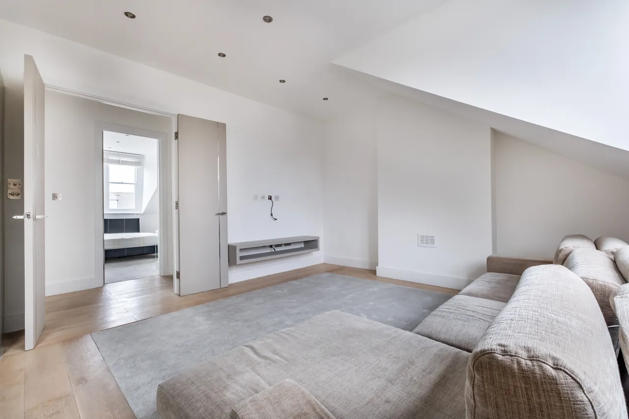 Brondesbury Road, London, NW6, photo 3