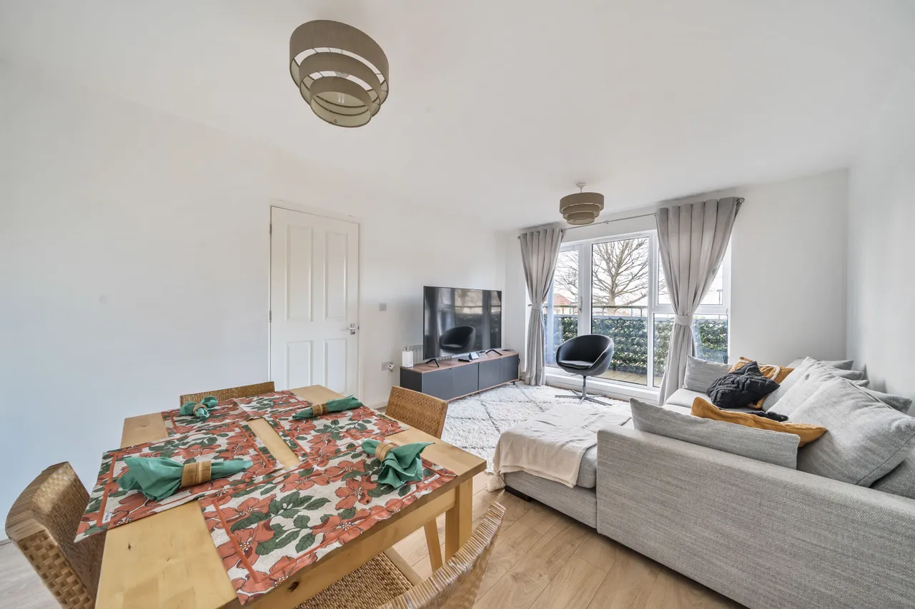 10 Champion House, 209 Charlton Road, London, photo 2