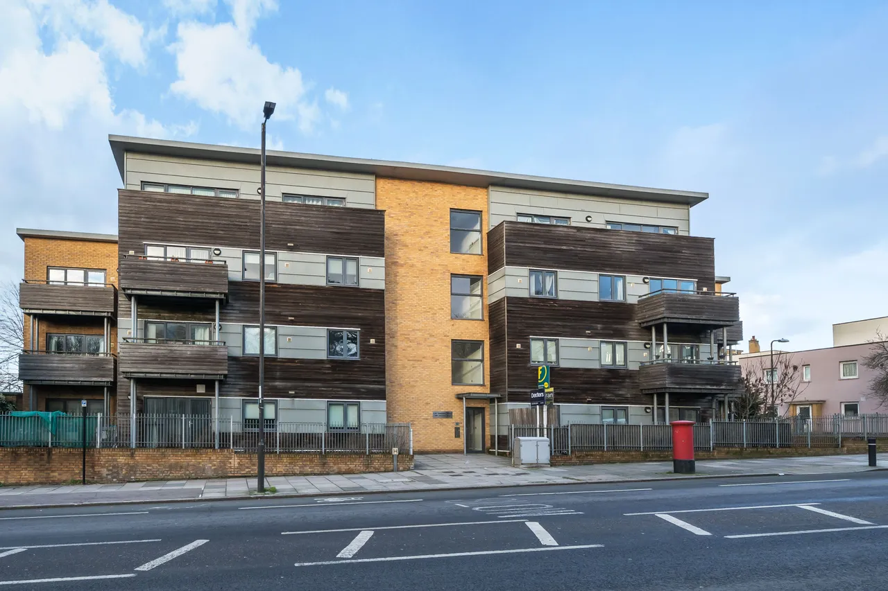 2 bed flat for sale — 10 Champion House, 209 Charlton Road, London