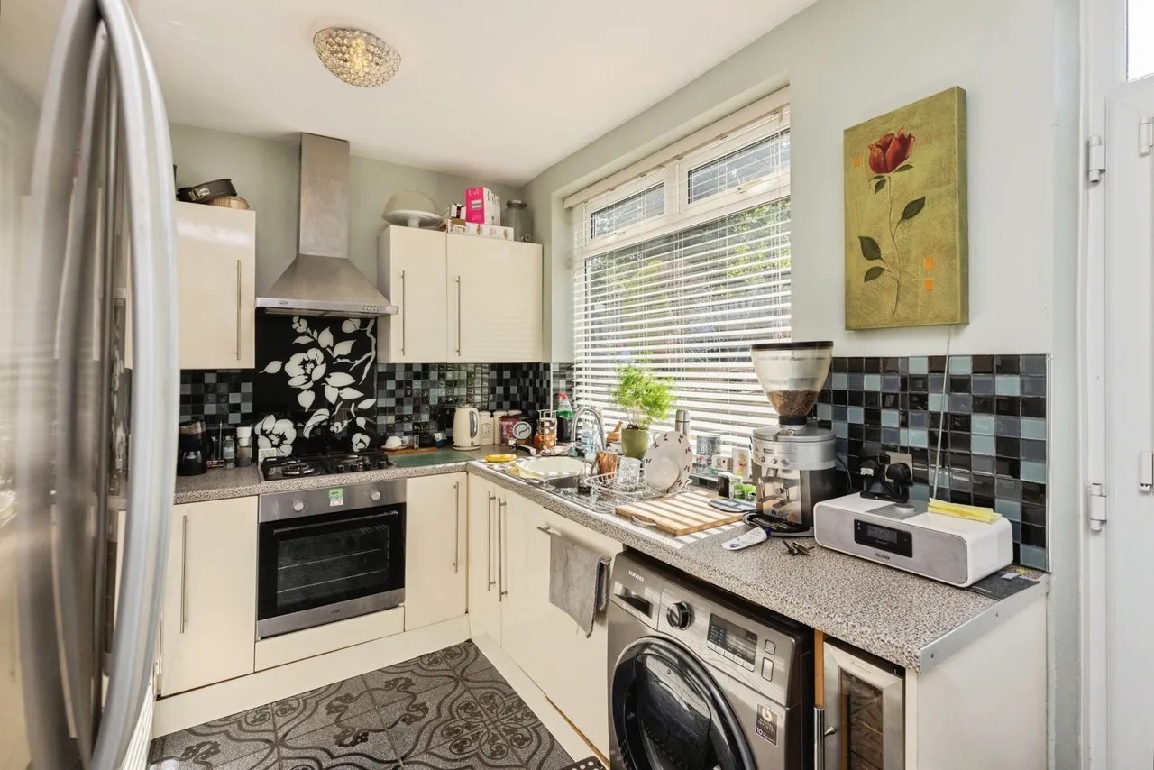Cross Lane, Huddersfield, West Yorkshire, HD4, photo 13