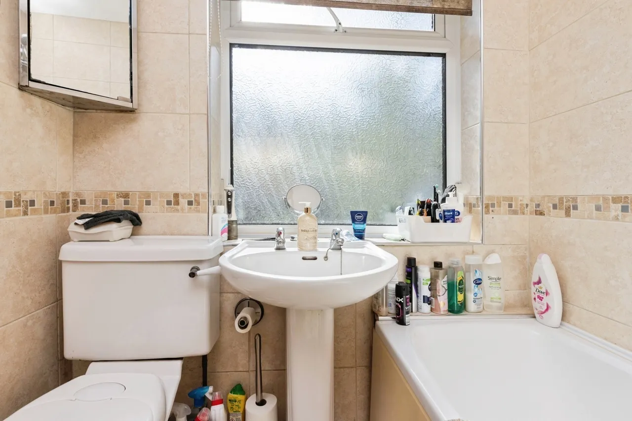 Cross Lane, Huddersfield, West Yorkshire, HD4, photo 9