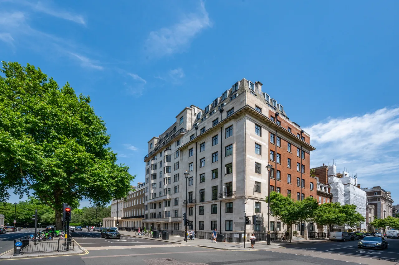 3 bed flat for sale, London, W1B