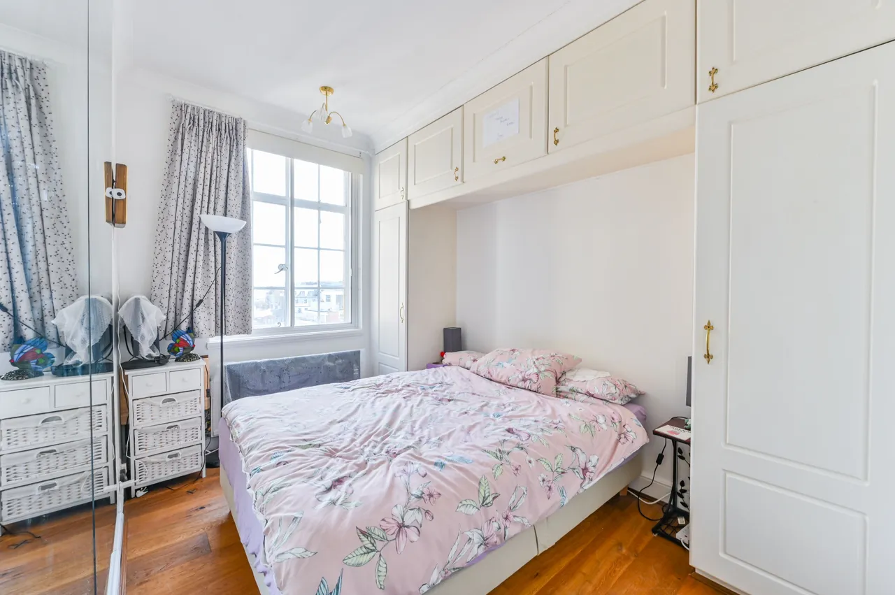 London, W1B, photo 8