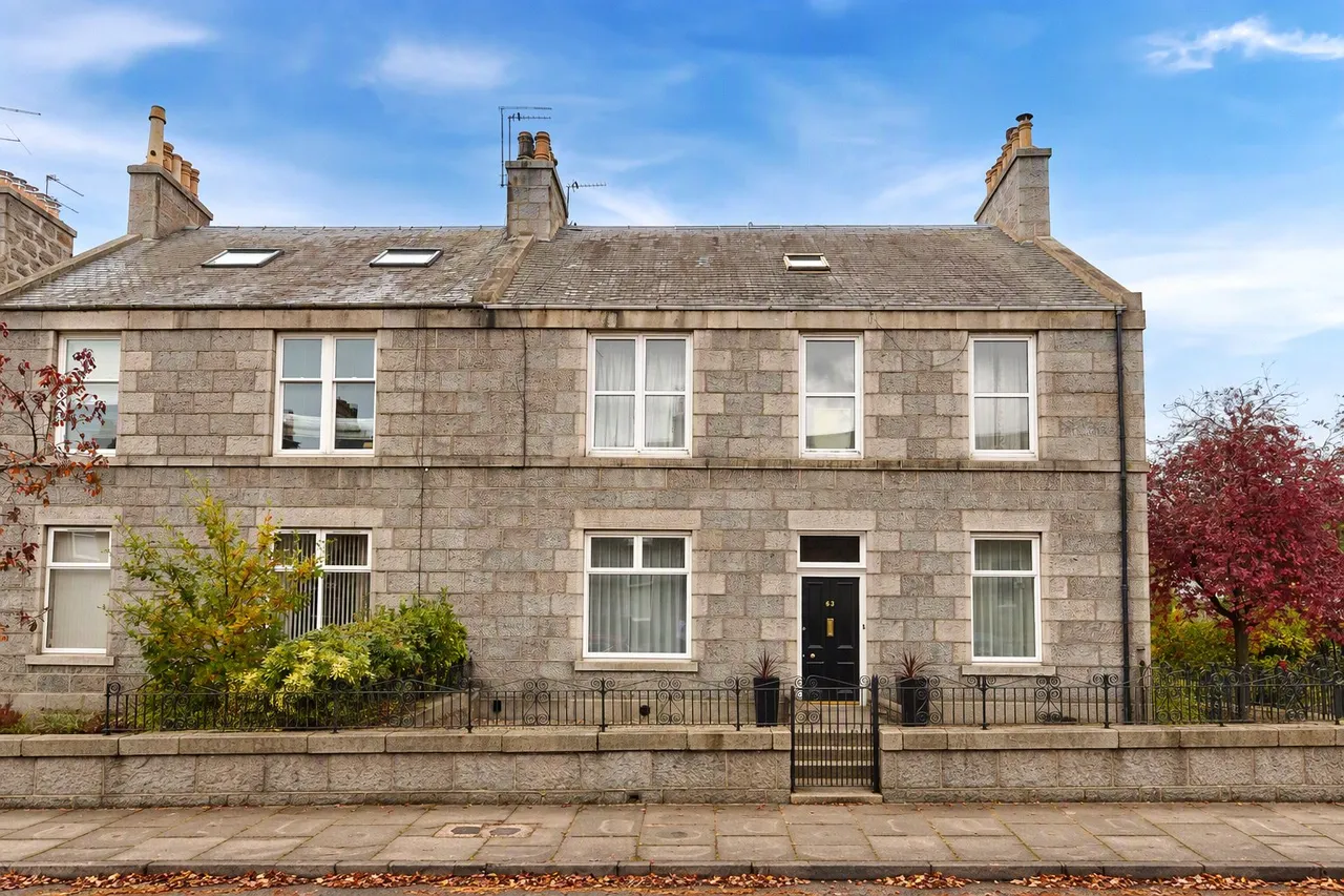 4 bed flat for sale, Irvine Place, Aberdeen, AB10