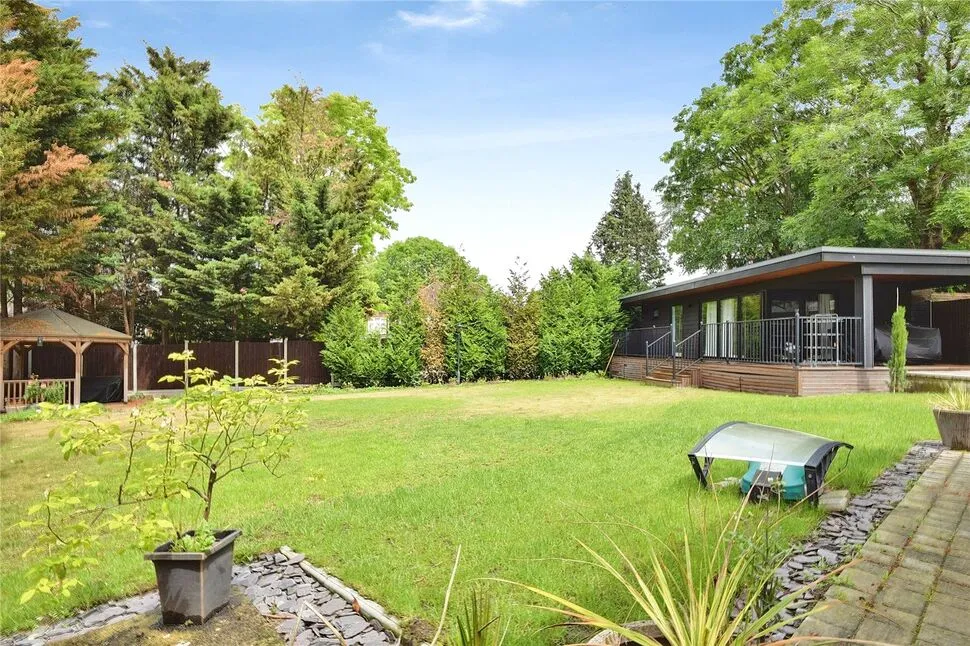 Mottingham Gardens, London, SE9, photo 3