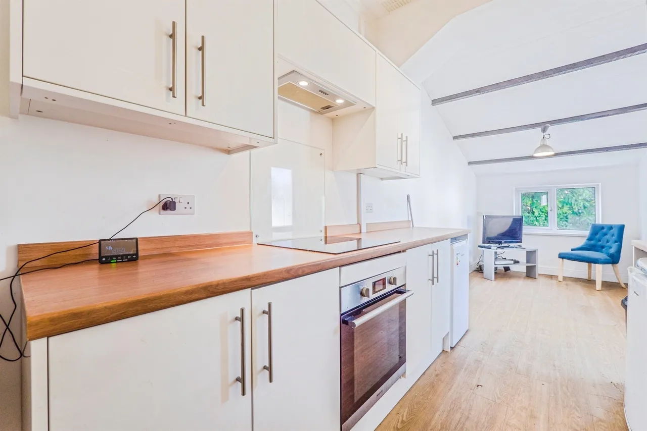 Longspears Avenue, Heath, CF14, photo 13