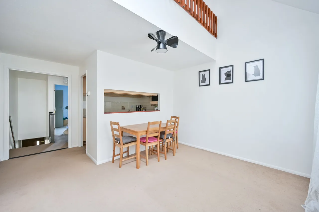 9 Shott Close, Sutton, photo 7