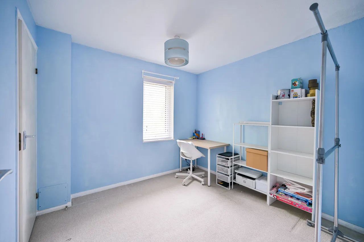 9 Shott Close, Sutton, photo 4