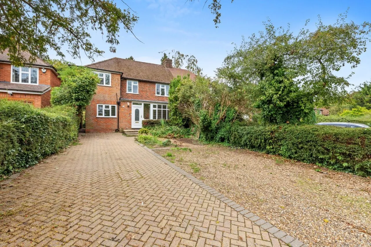 5 bed house for sale — The Ridgeway, Stanley Hill, Amersham, Buckinghamshire, HP7 9HJ