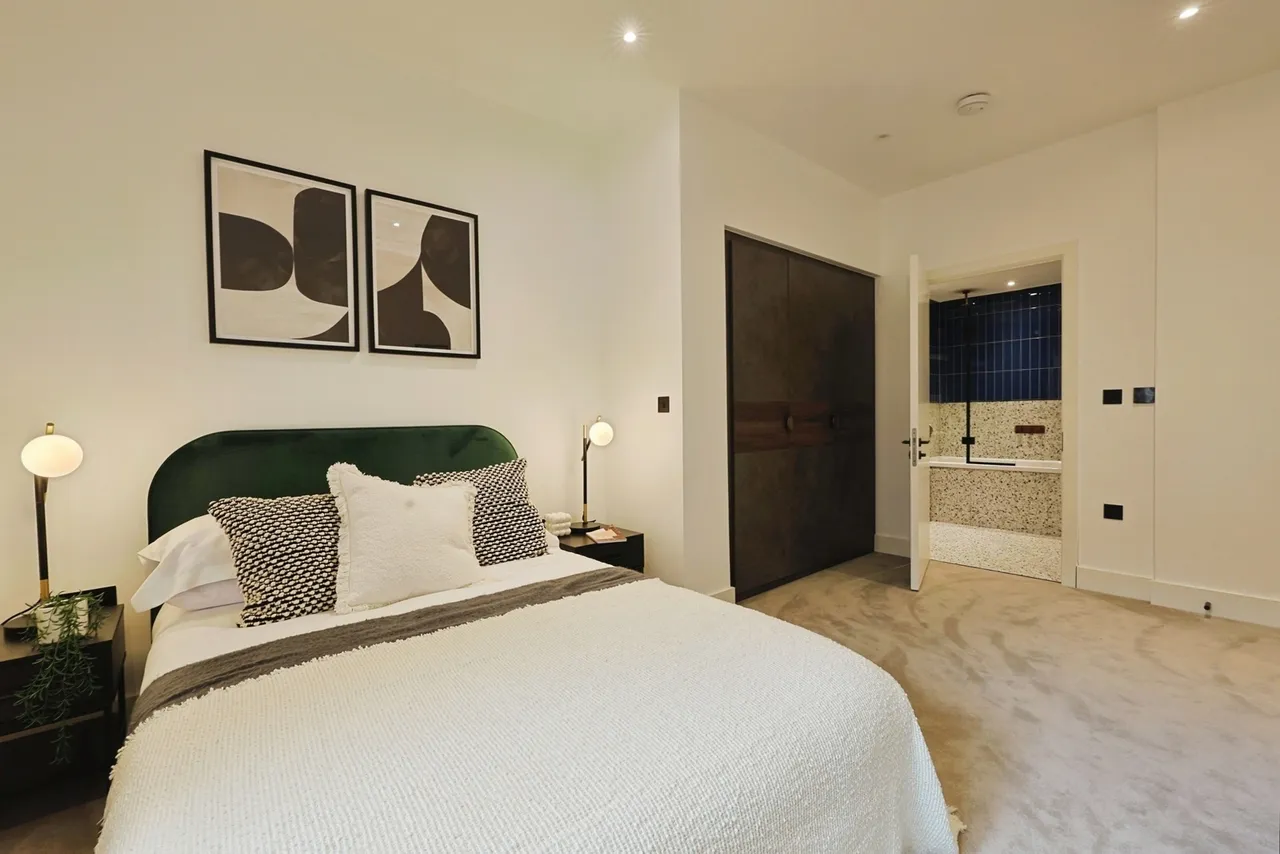 One Clapham, St. John's Hill, London, SW11, photo 4