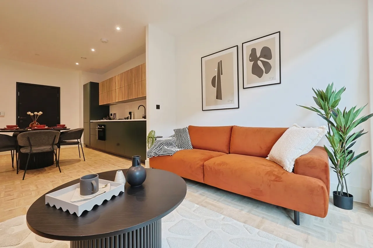 One Clapham, St. John's Hill, London, SW11, photo 2