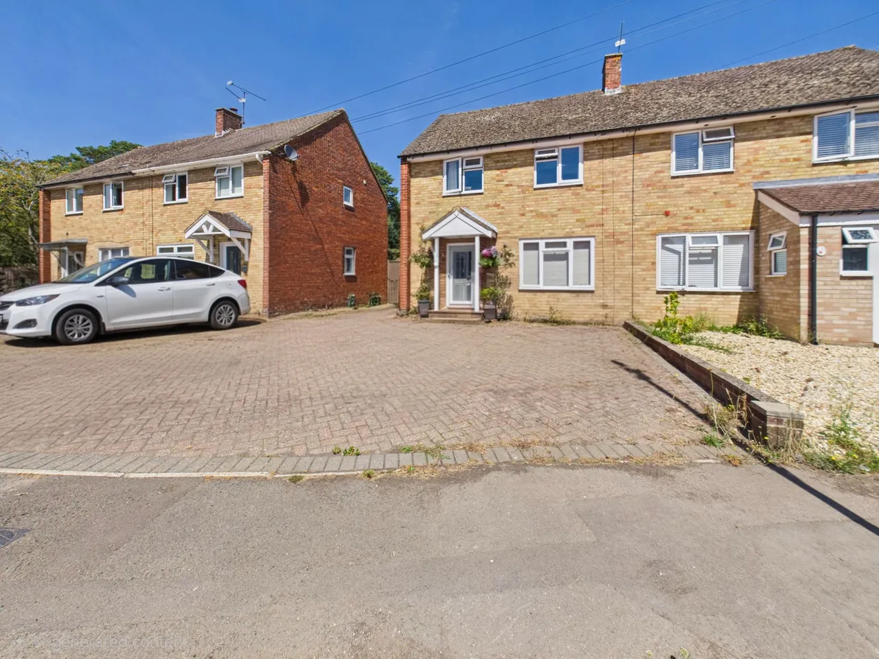 2 bed house for sale — Huntsmoor Road, Tadley, RG26
