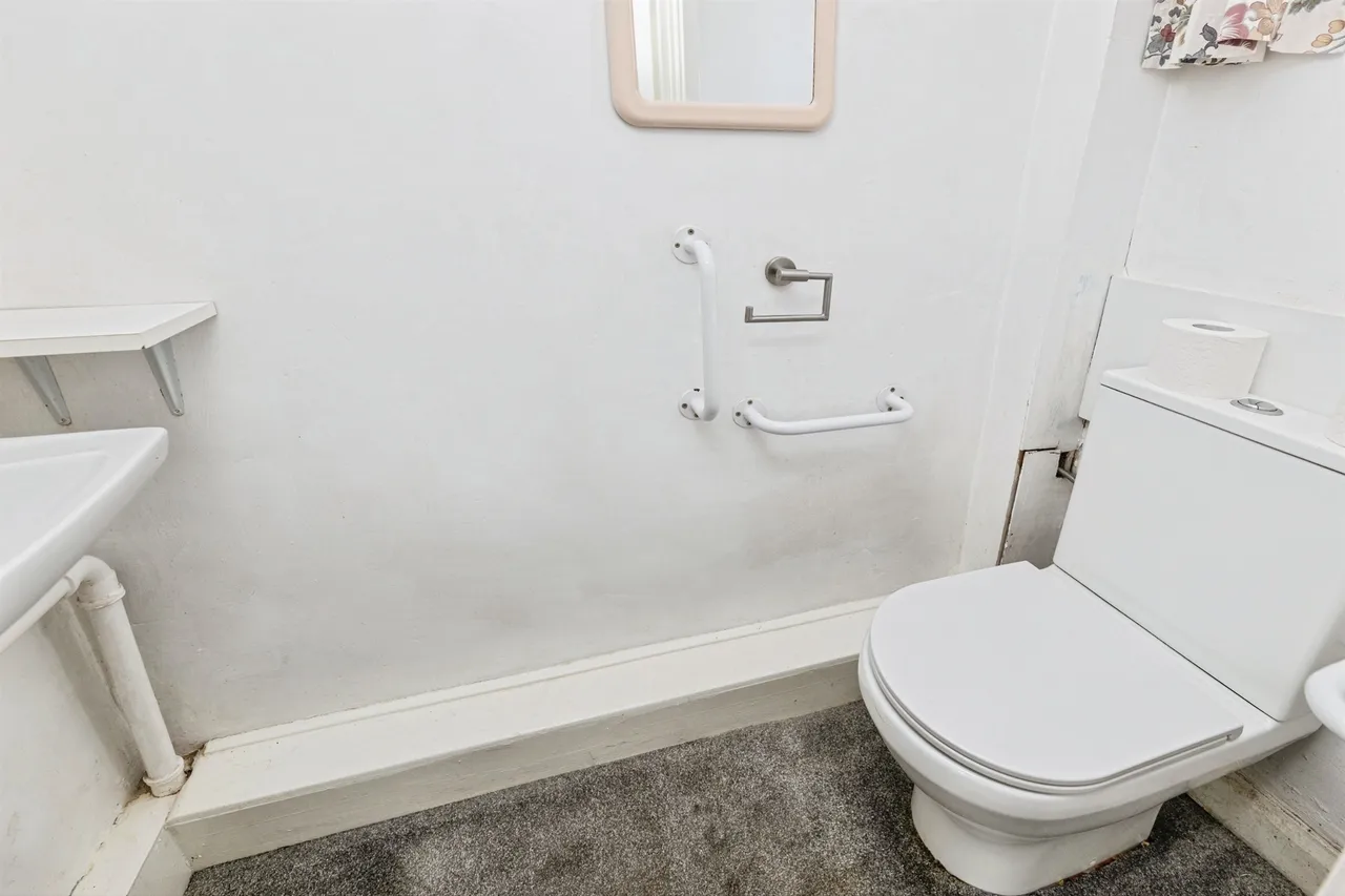 Middleton Park Crescent, Leeds, LS10, photo 9
