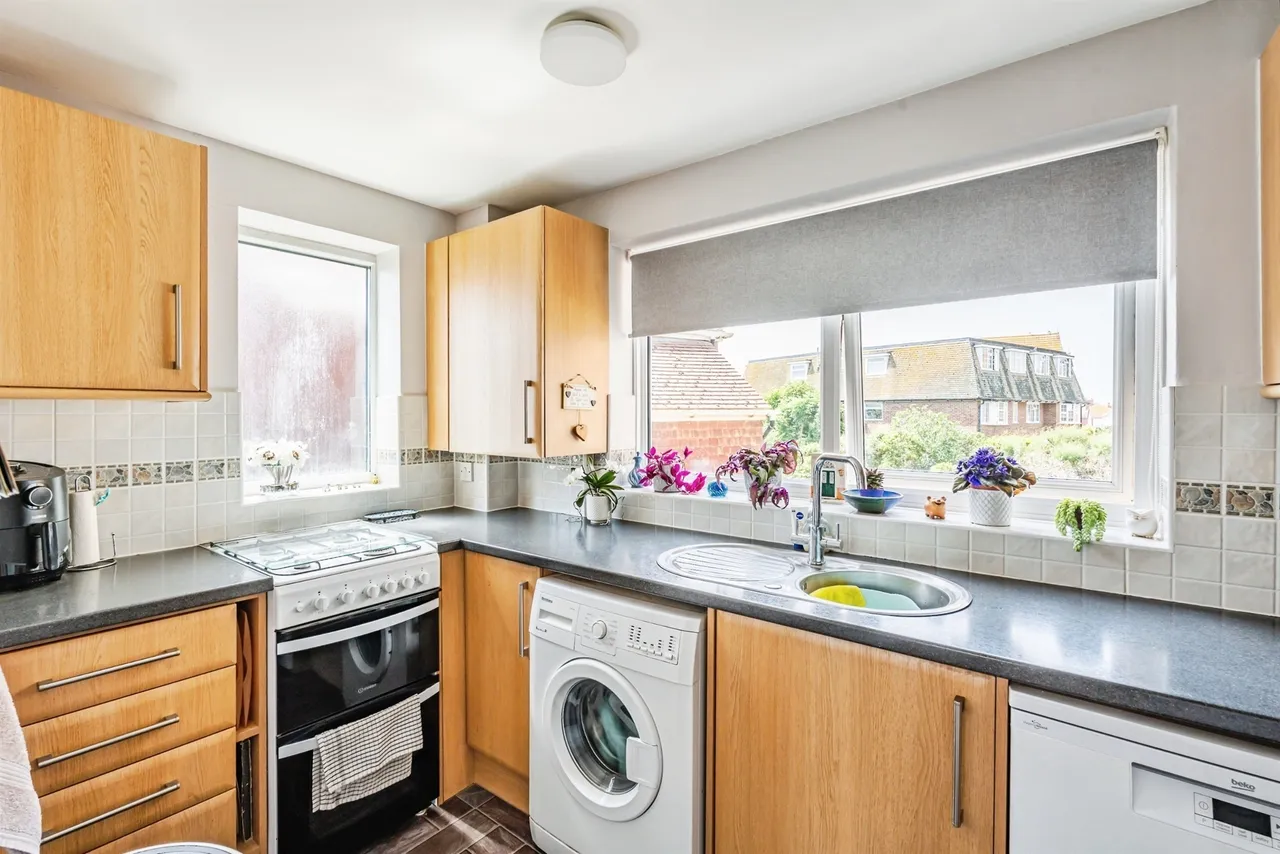 Claremont Road, Seaford, BN25, photo 3