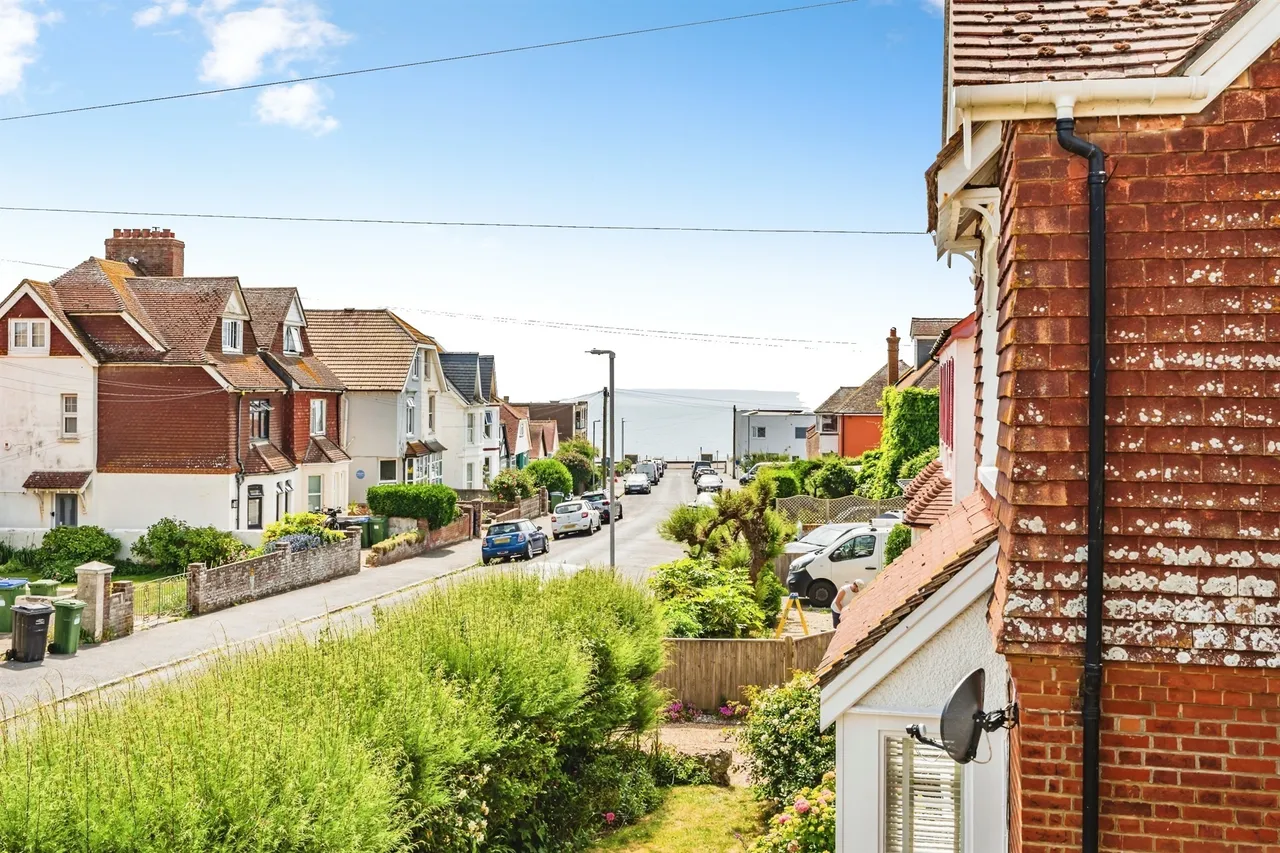 2 bed flat for sale, Claremont Road, Seaford, BN25