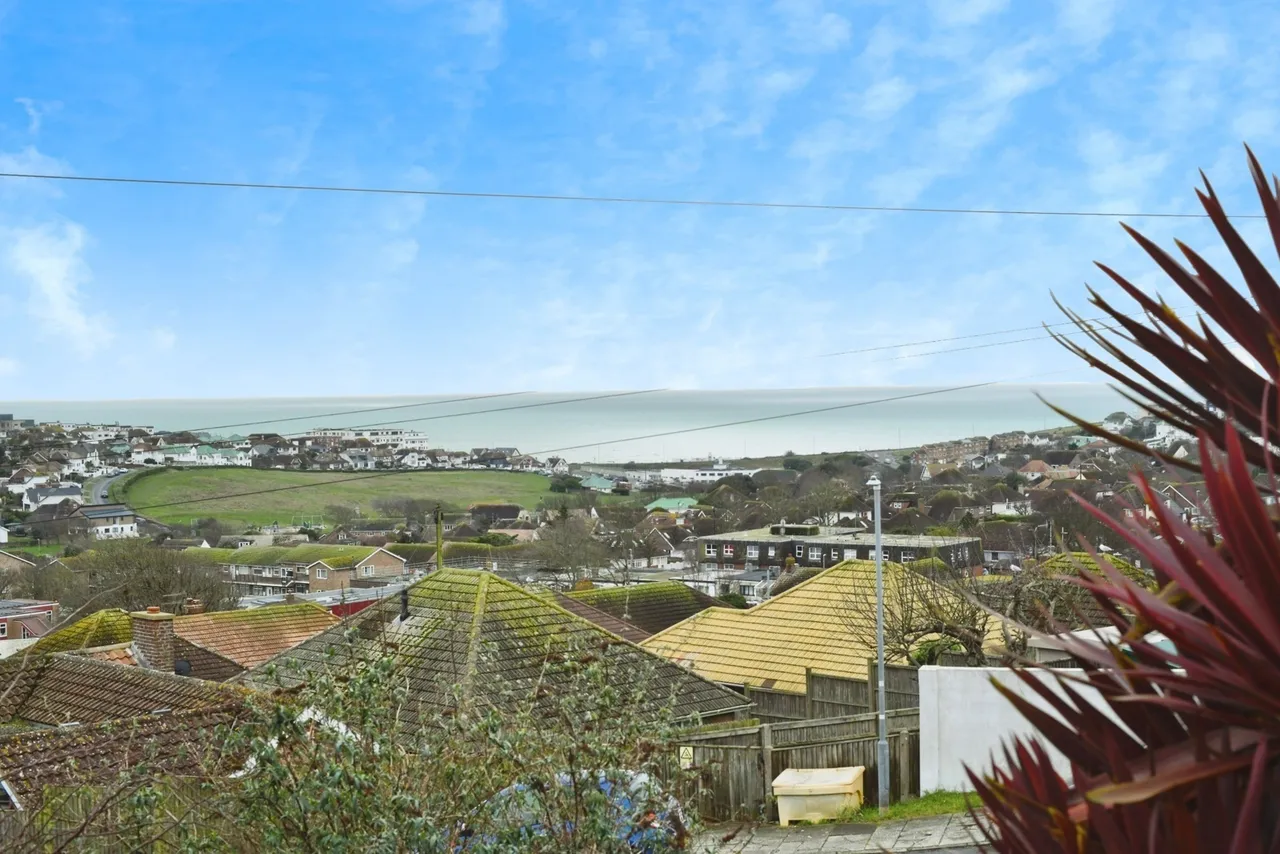 2 bed property for sale, Bishopstone Drive, Saltdean, BN2