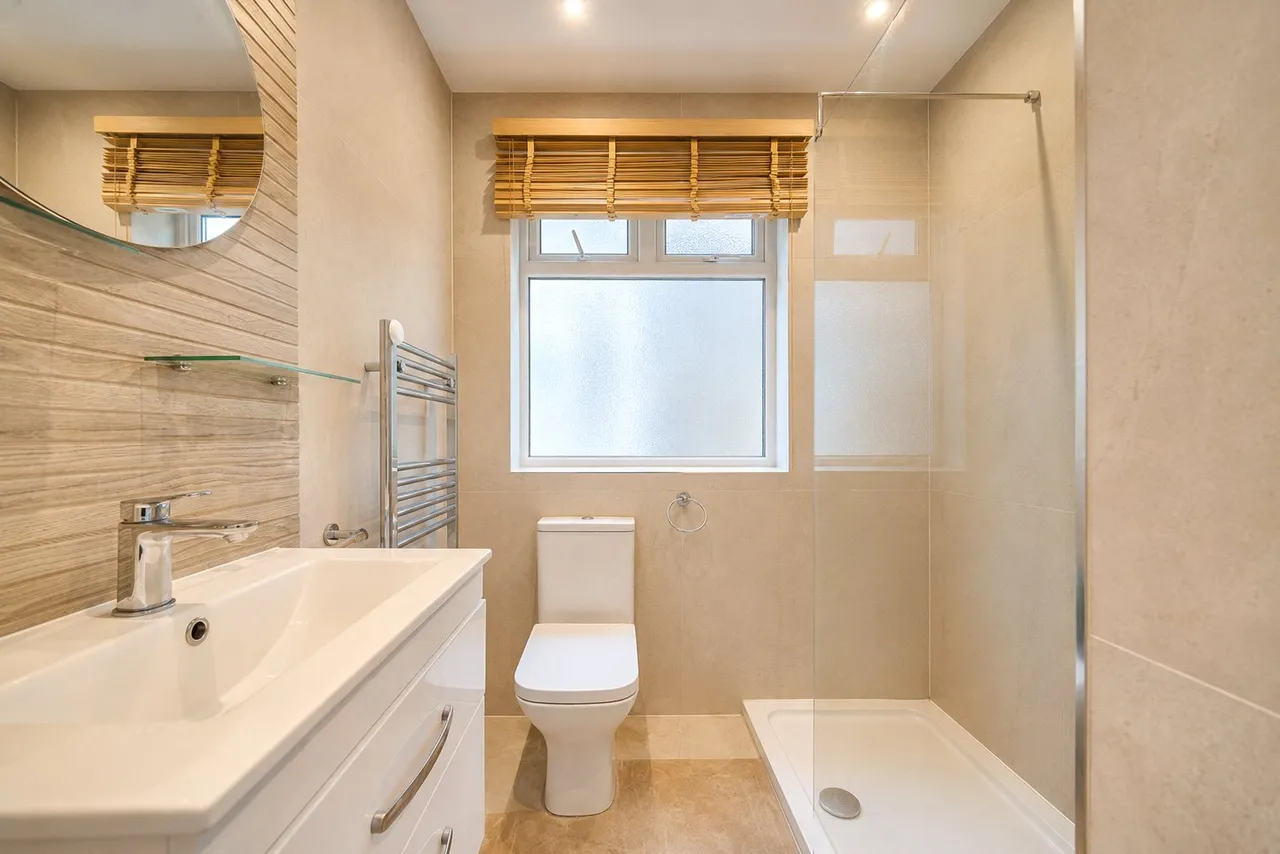 Valley Close, Pinner, HA5, photo 8