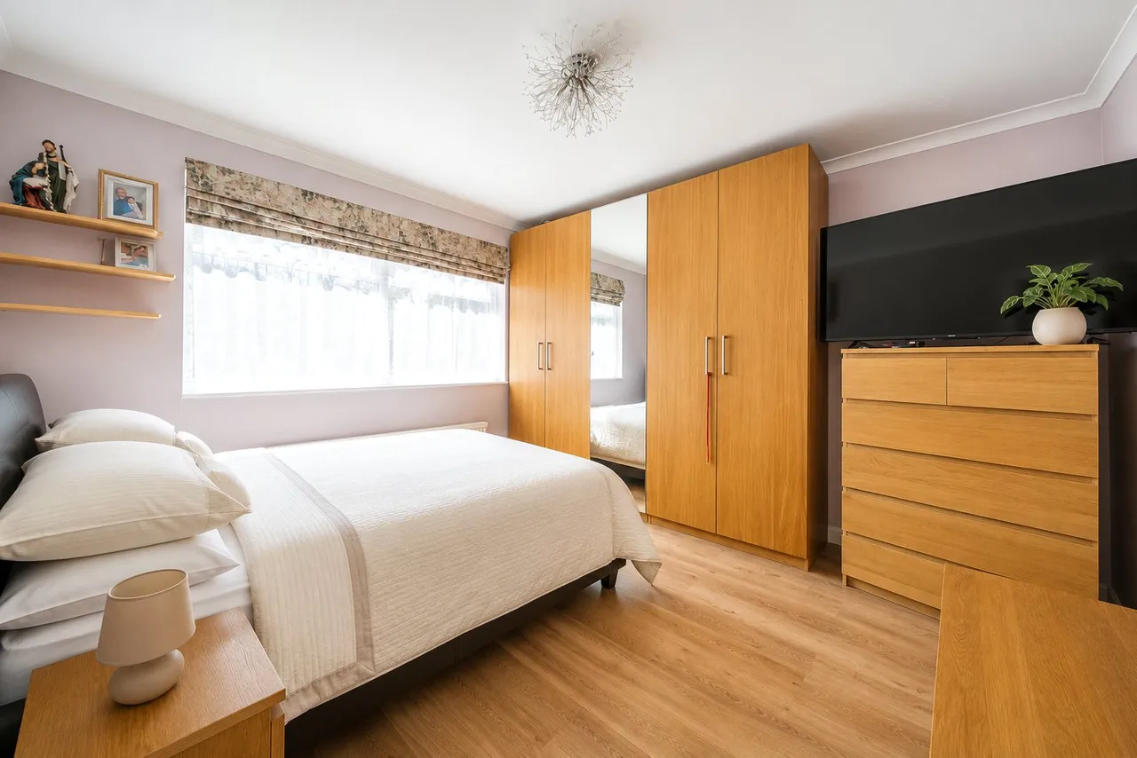 Valley Close, Pinner, HA5, photo 6