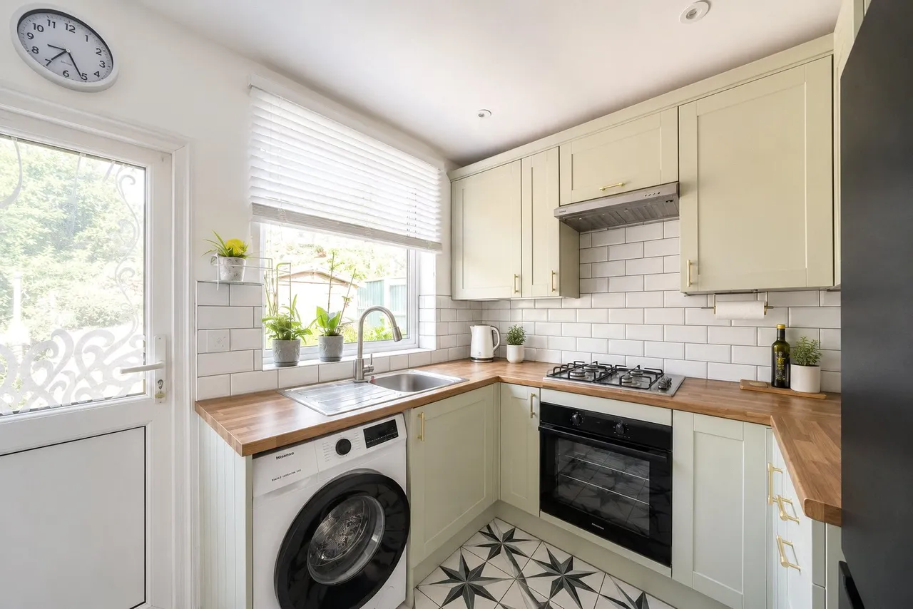 Valley Close, Pinner, HA5, photo 7