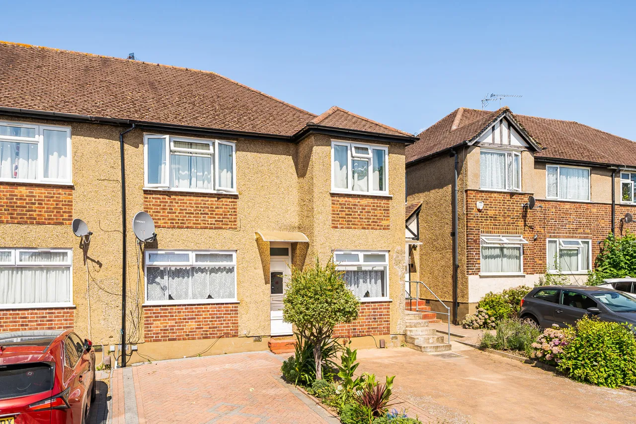 Valley Close, Pinner, HA5, photo 17