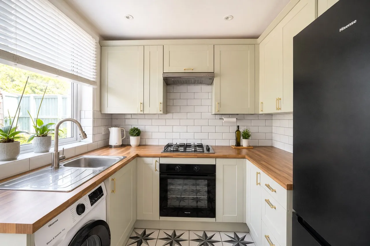 Valley Close, Pinner, HA5, photo 4