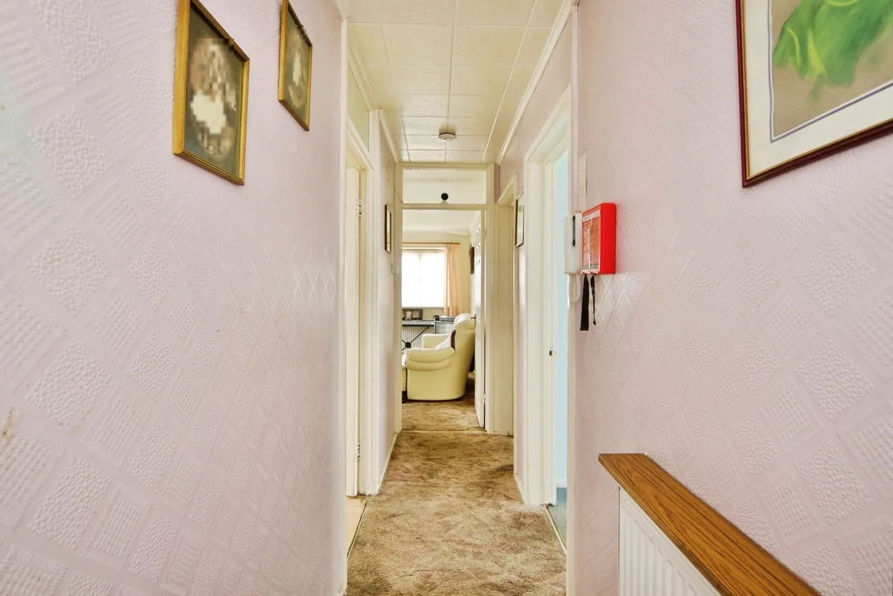 Brading Crescent, London, E11, photo 15