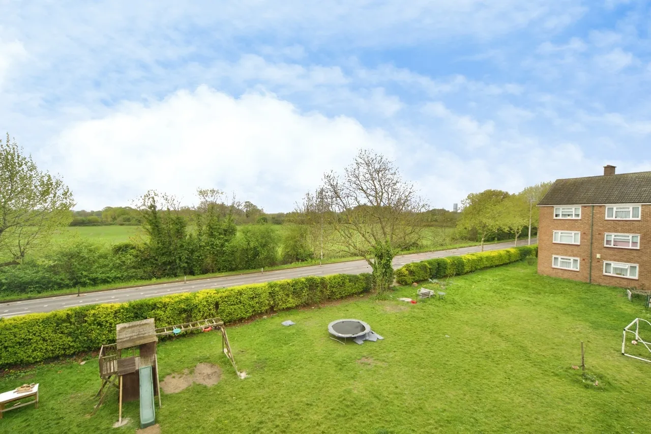 2 bed flat for sale — Brading Crescent, London, E11