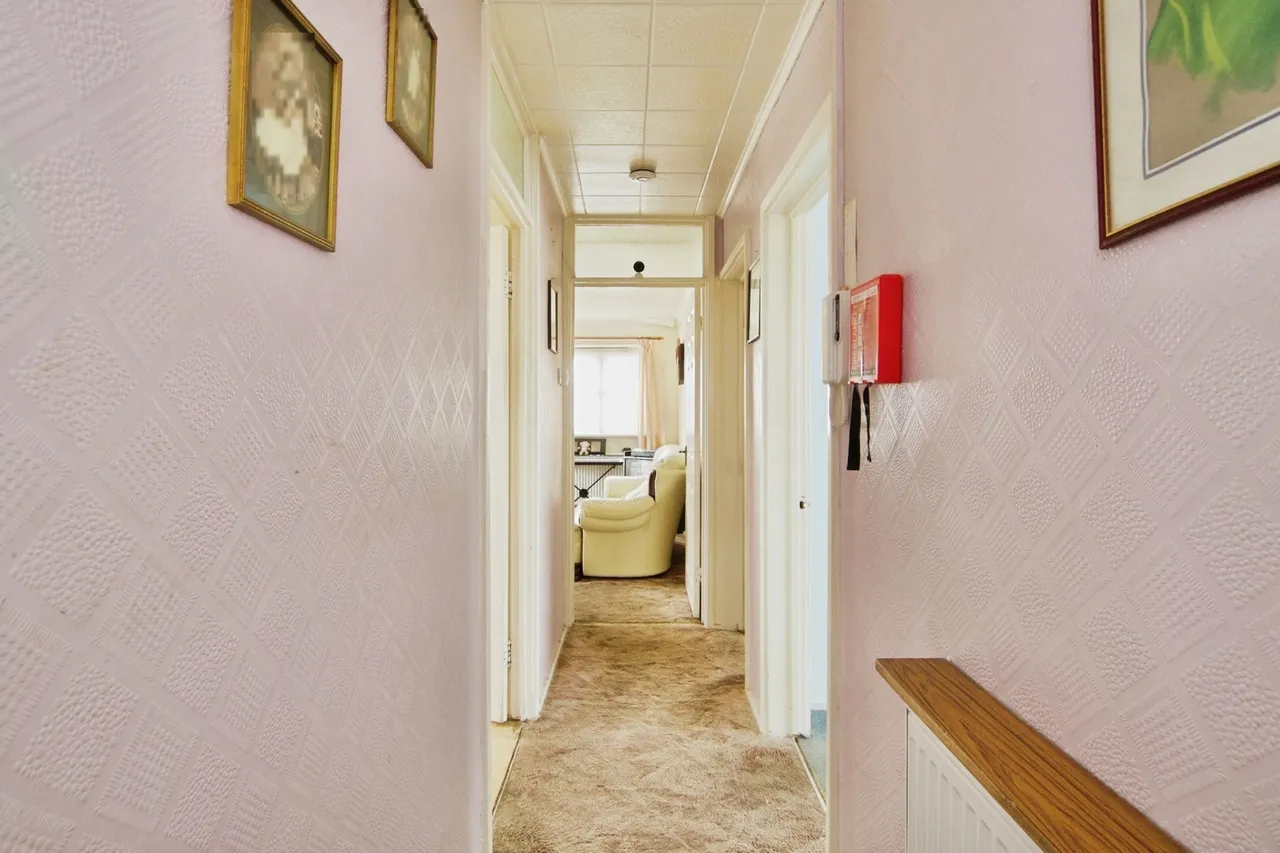 Brading Crescent, London, E11, photo 9