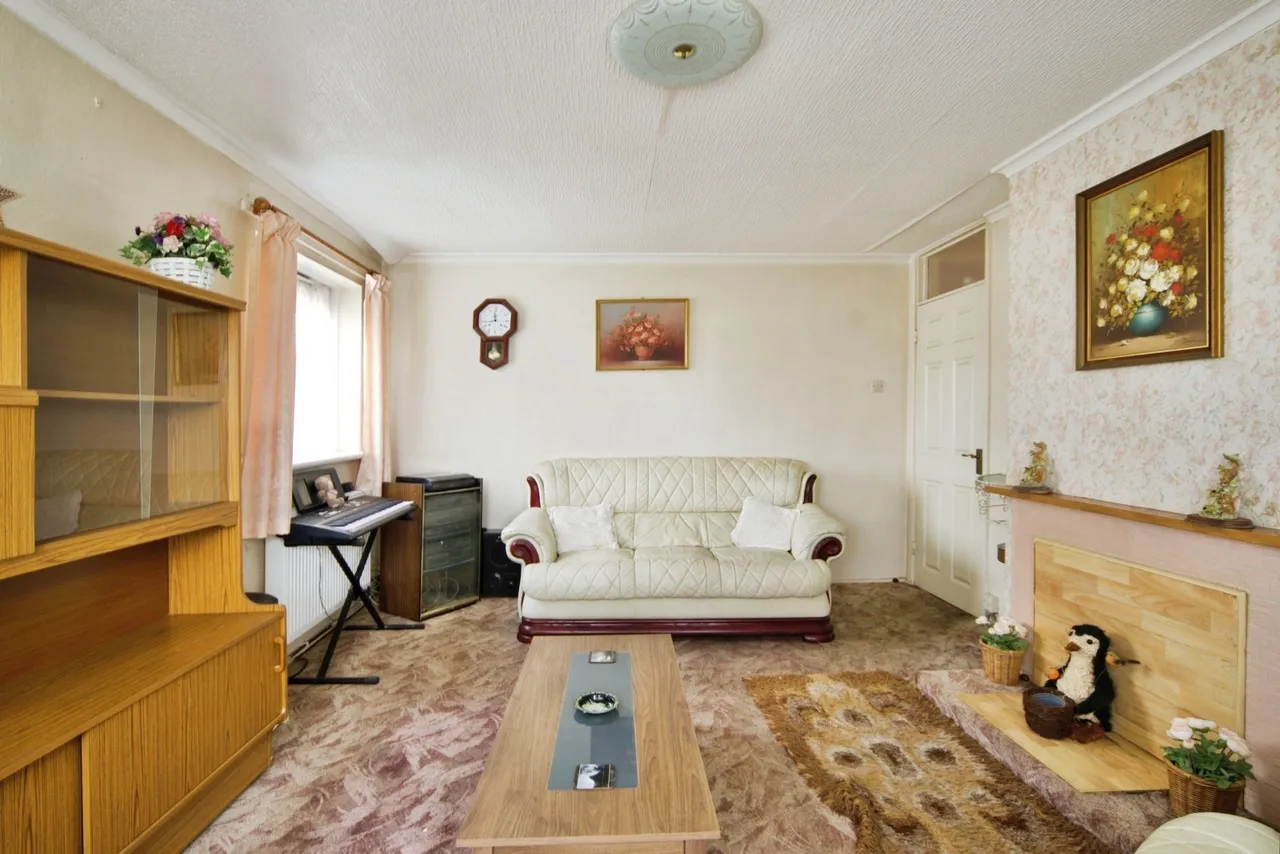 Brading Crescent, London, E11, photo 8