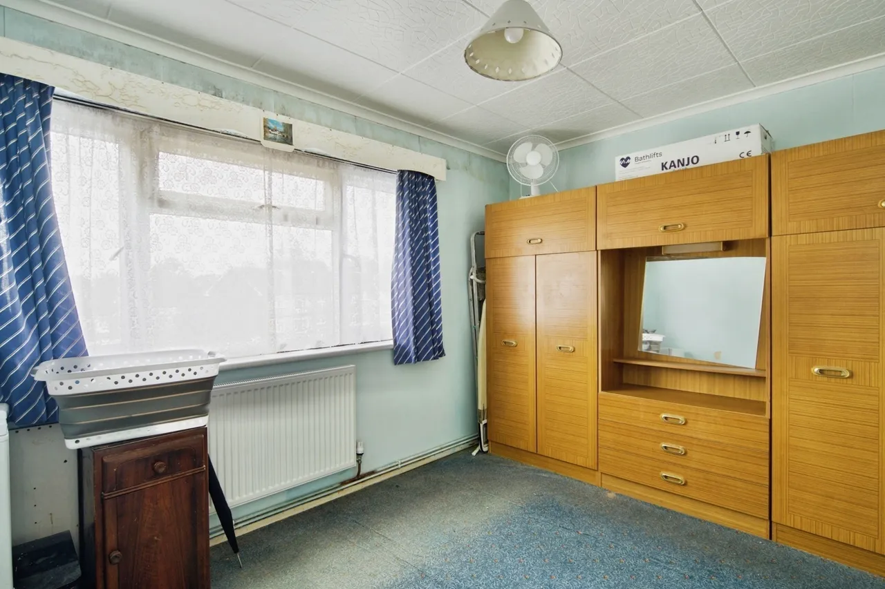 Brading Crescent, London, E11, photo 14