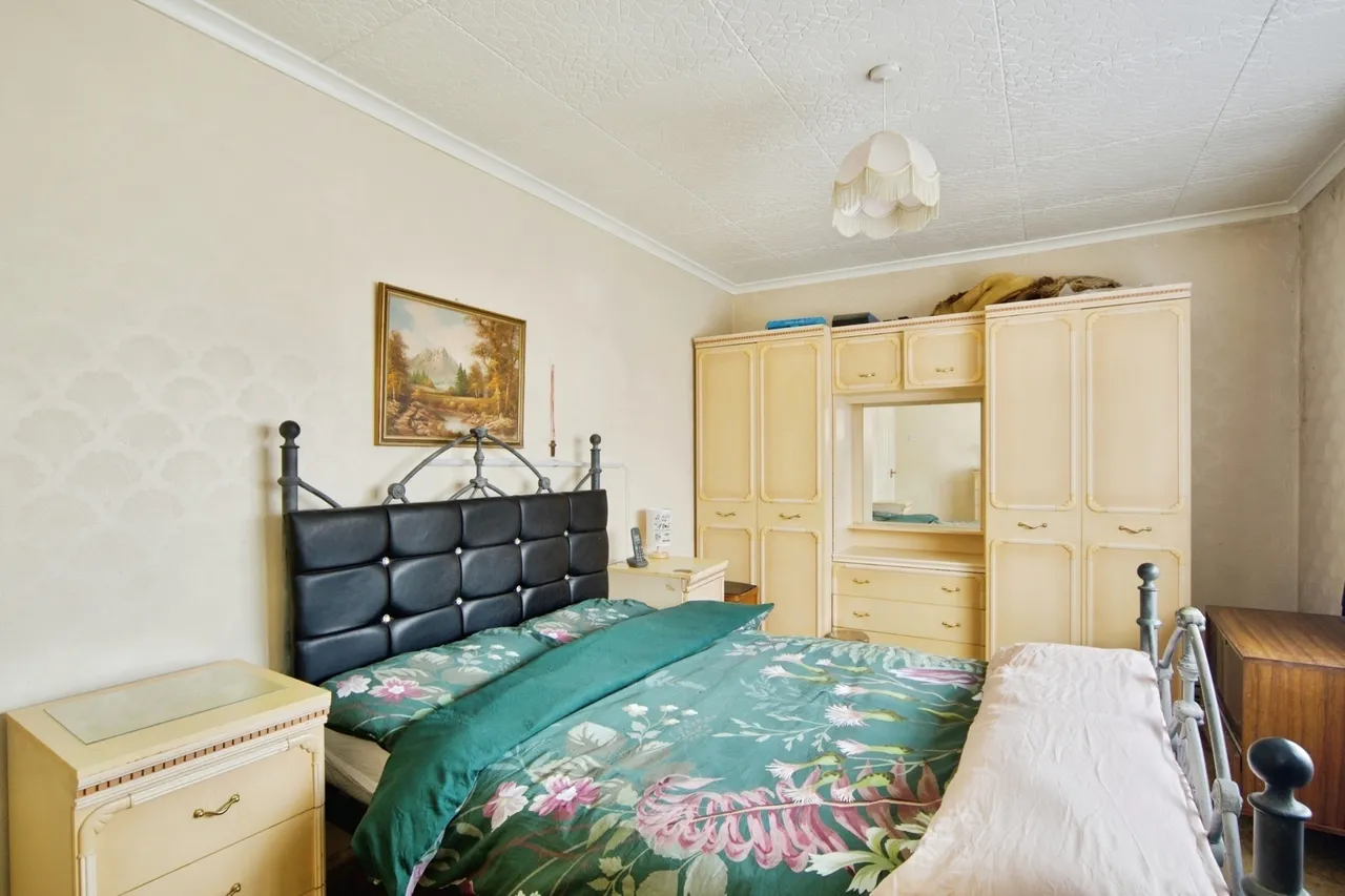 Brading Crescent, London, E11, photo 10