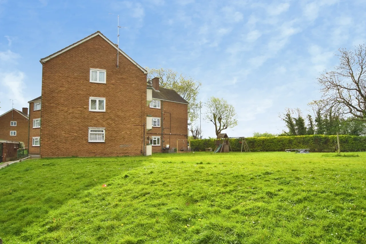 Brading Crescent, London, E11, photo 3