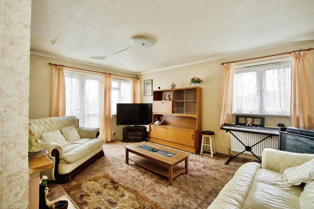 Brading Crescent, London, E11, photo 5