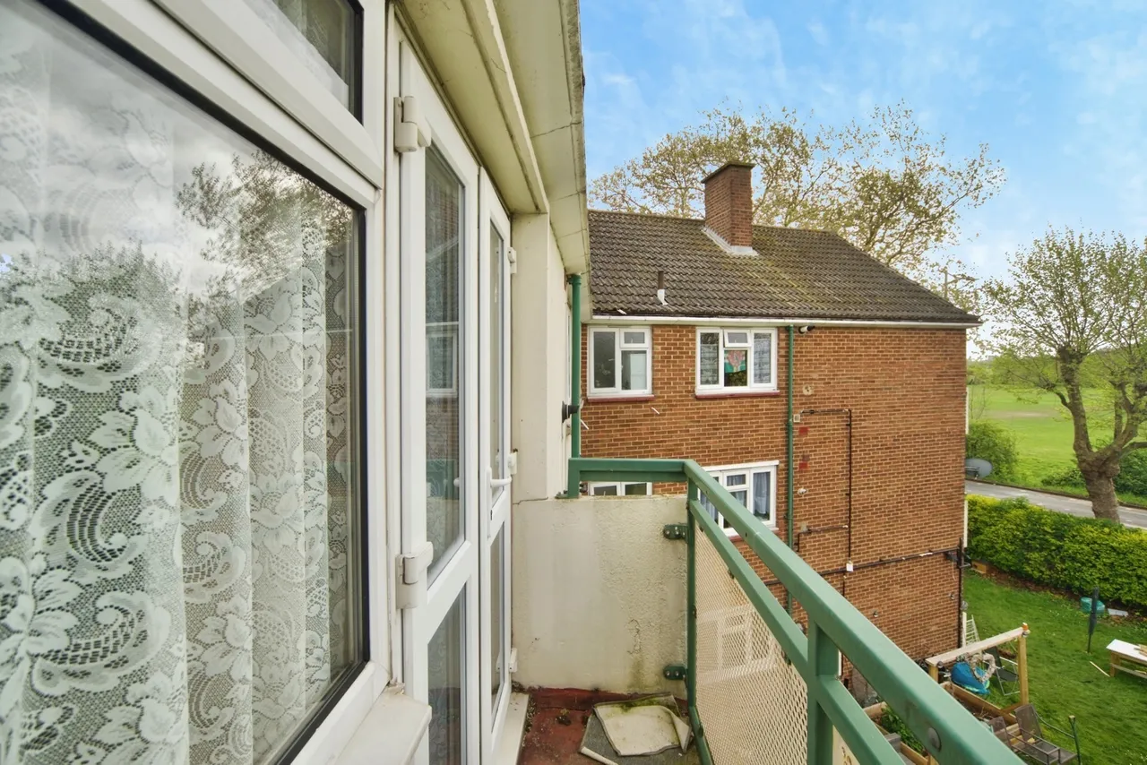 Brading Crescent, London, E11, photo 2