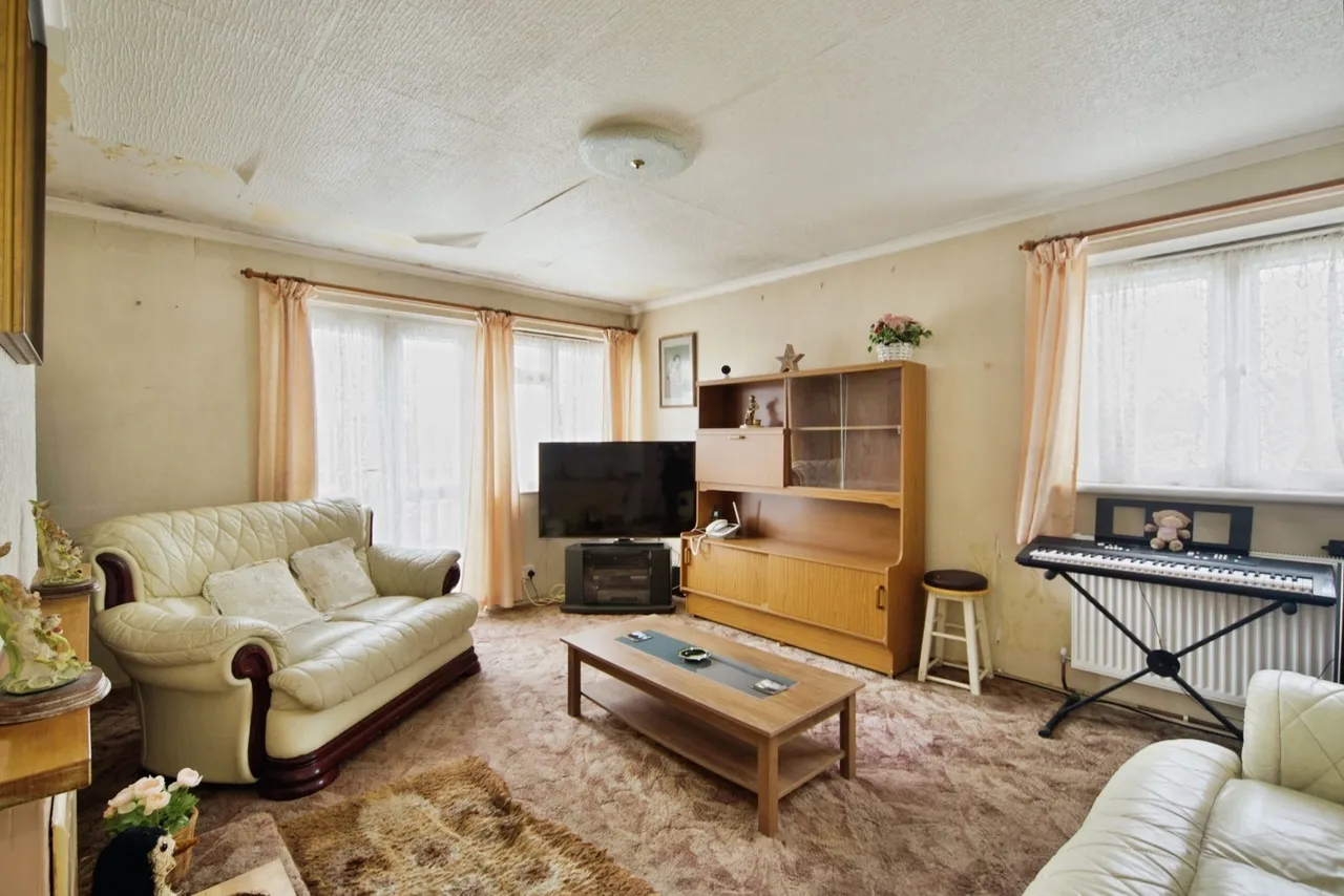Brading Crescent, London, E11, photo 4