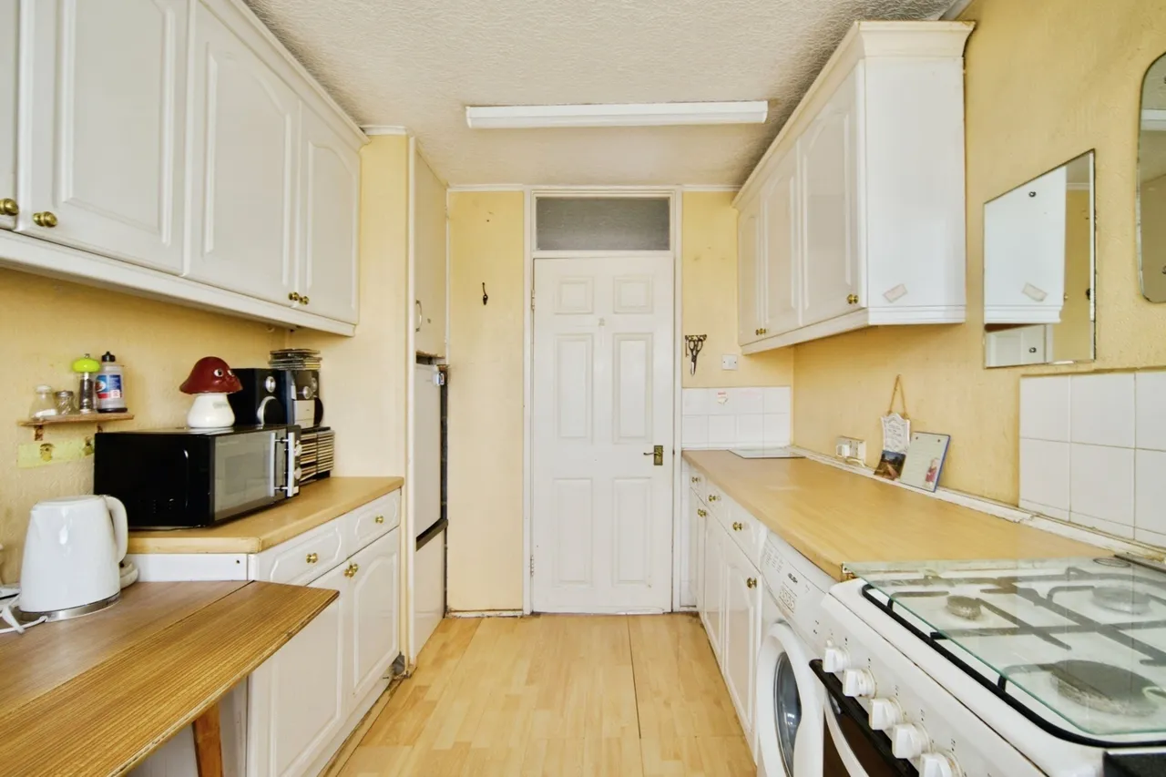 Brading Crescent, London, E11, photo 13