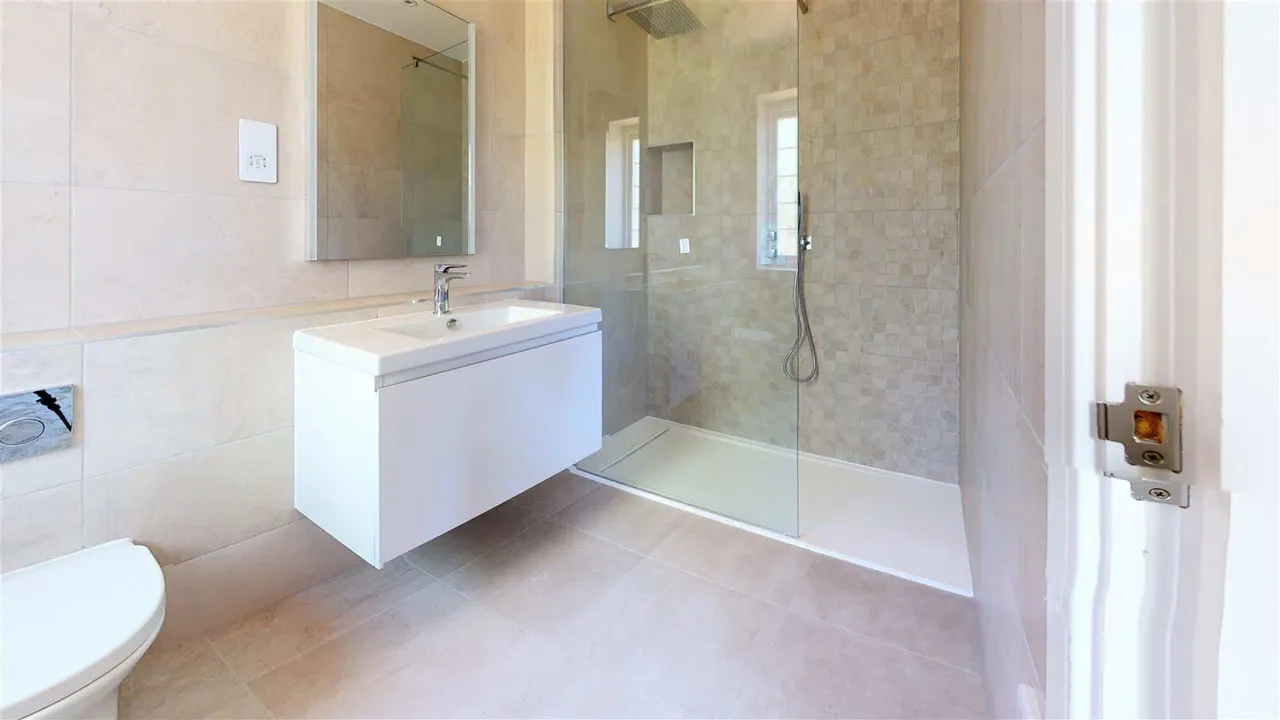 38A High Beech Road, Loughton, photo 8