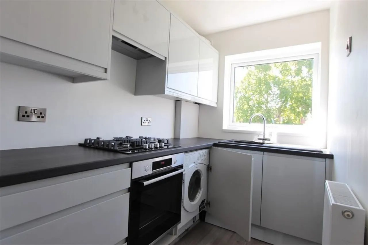 Lemont Road, Sheffield, S17 4HA, photo 4