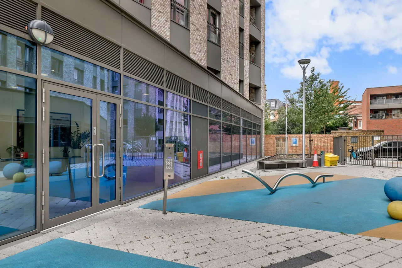Courthouse Way, London, SW18, photo 30