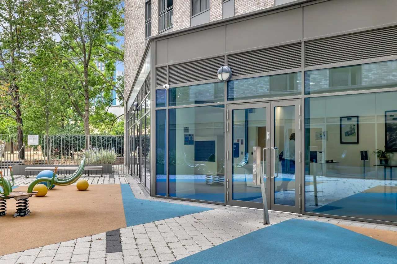 Courthouse Way, London, SW18, photo 31