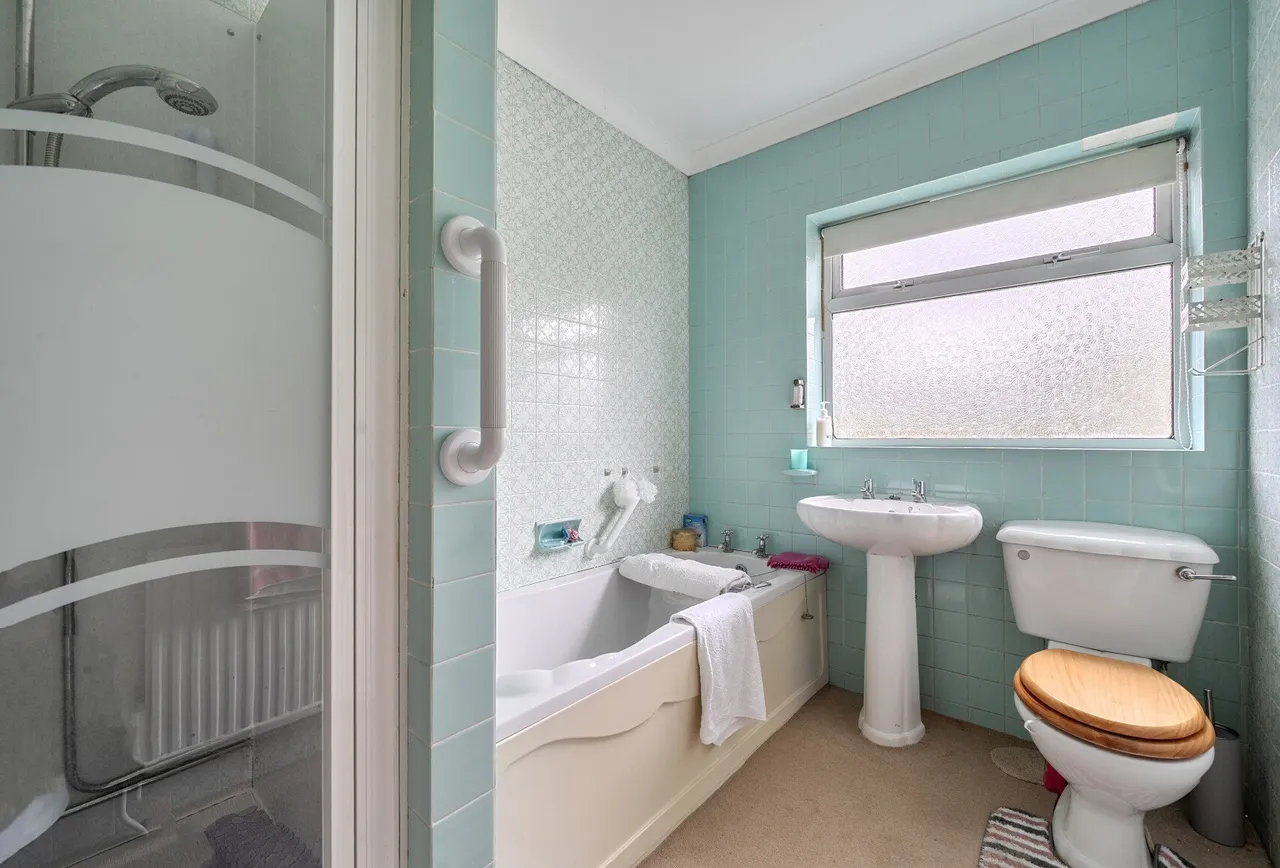 Unwin Close, Cheltenham, GL51 6PF, photo 2