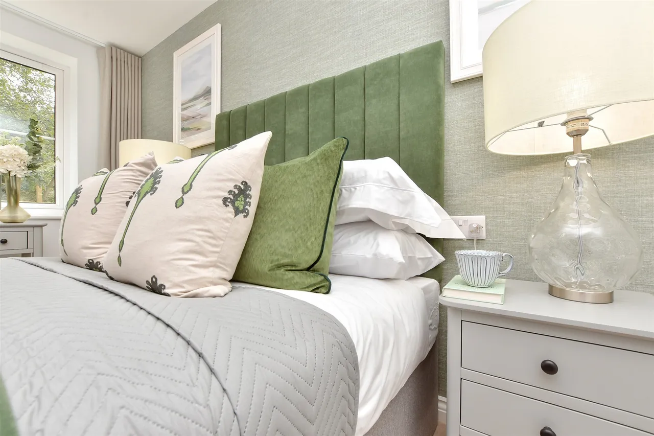 Victoria Road, Cranleigh, GU6, photo 9