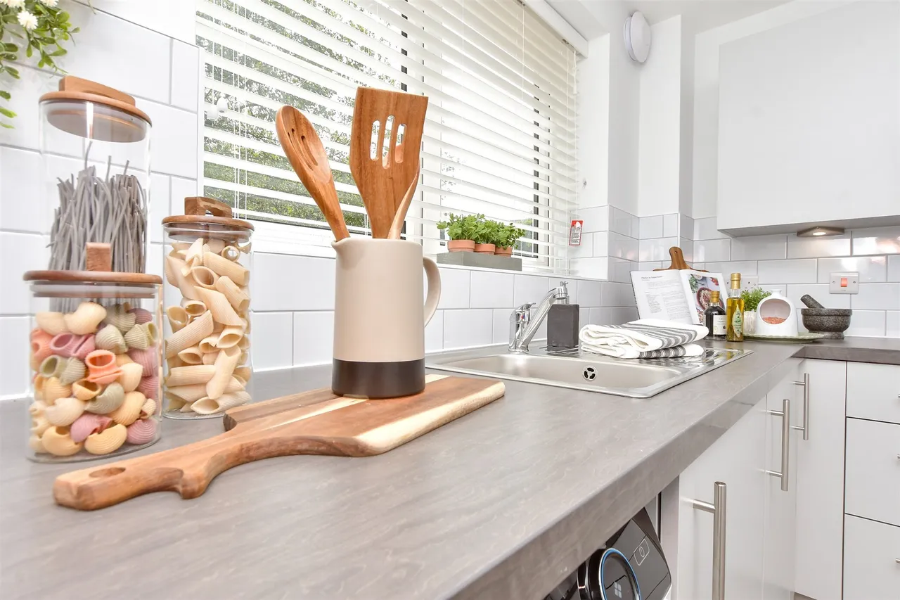 Victoria Road, Cranleigh, GU6, photo 8