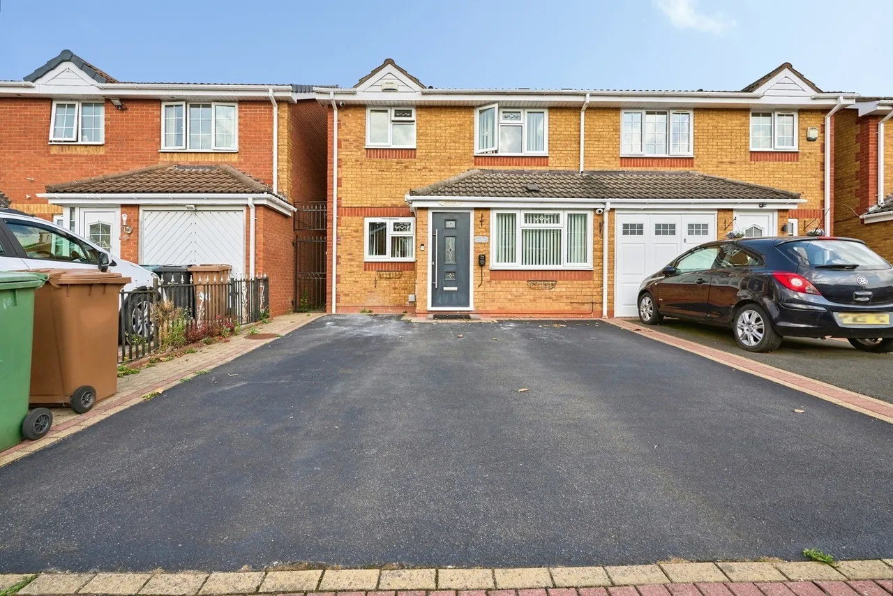3 bed house for sale — Basalt Close, Walsall, West Midlands, WS2