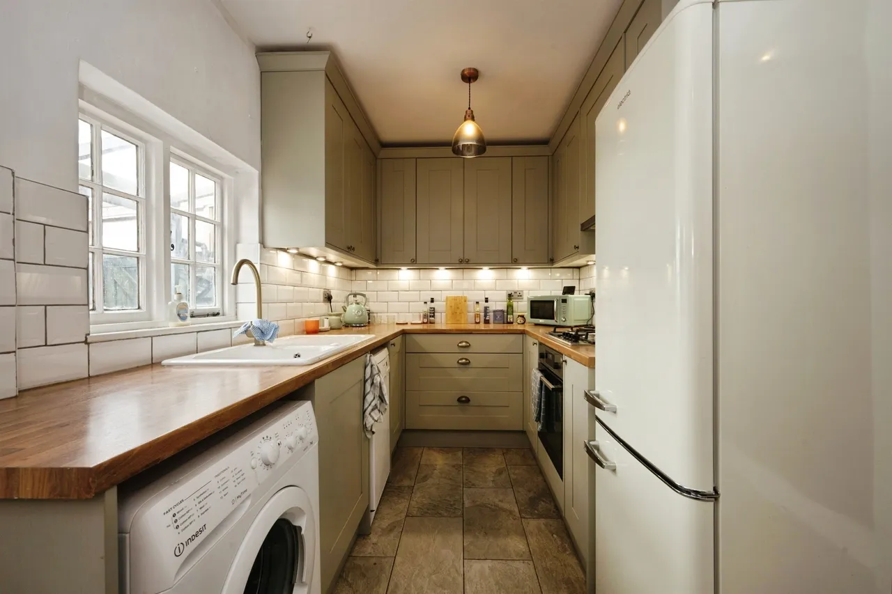 Tring Road, Wendover, HP22, photo 9