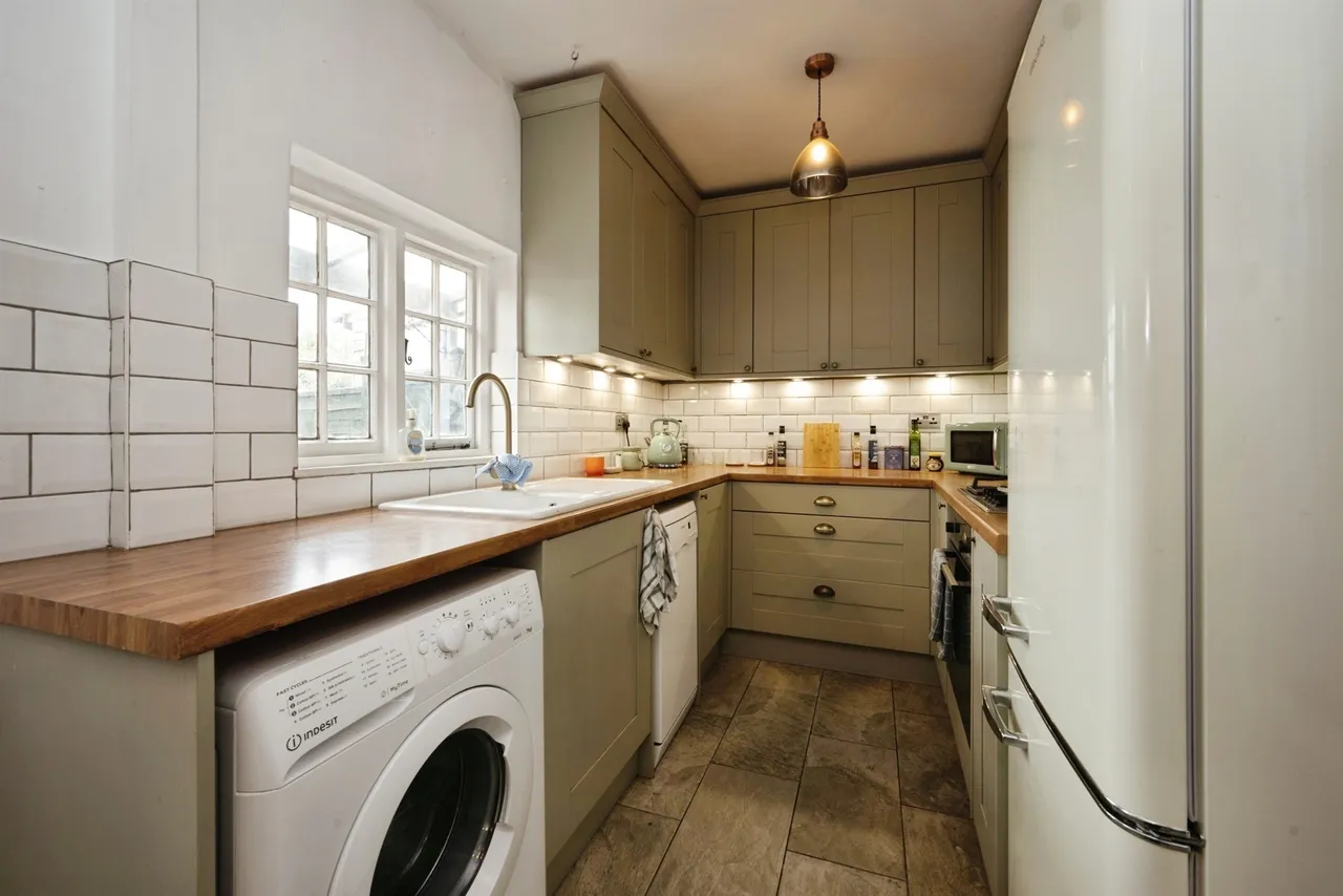 Tring Road, Wendover, HP22, photo 7