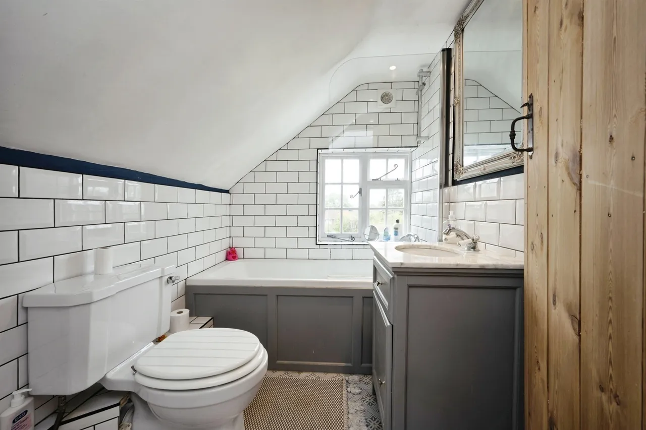 Tring Road, Wendover, HP22, photo 13