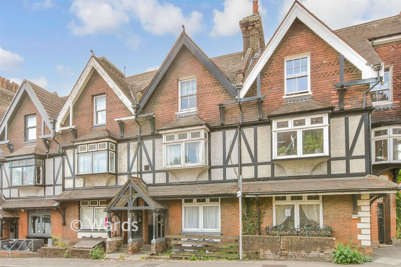 1 bed flat for sale, London Road, Strood, ME2