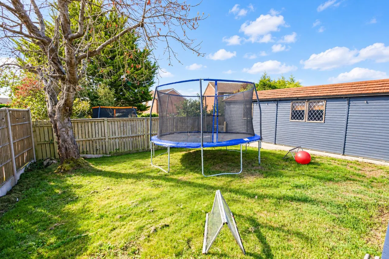 Wartling Close, St. Leonards-On-Sea, photo 16